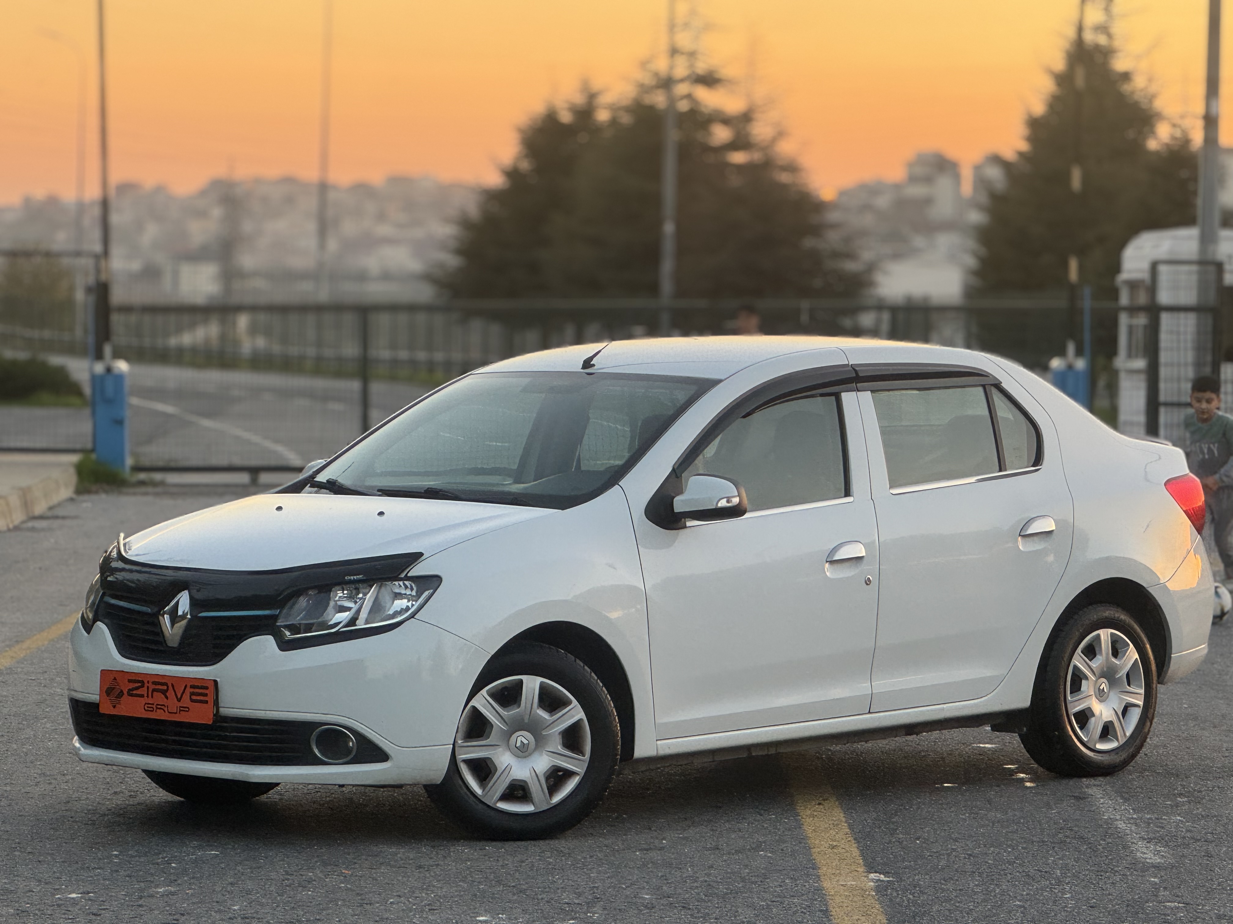 RENAULT SYMBOL 2015 DAHA 50.00 KM,DE 0.69 ORAN 48 AY SENET 3 AY ERTELEME İMKANI
