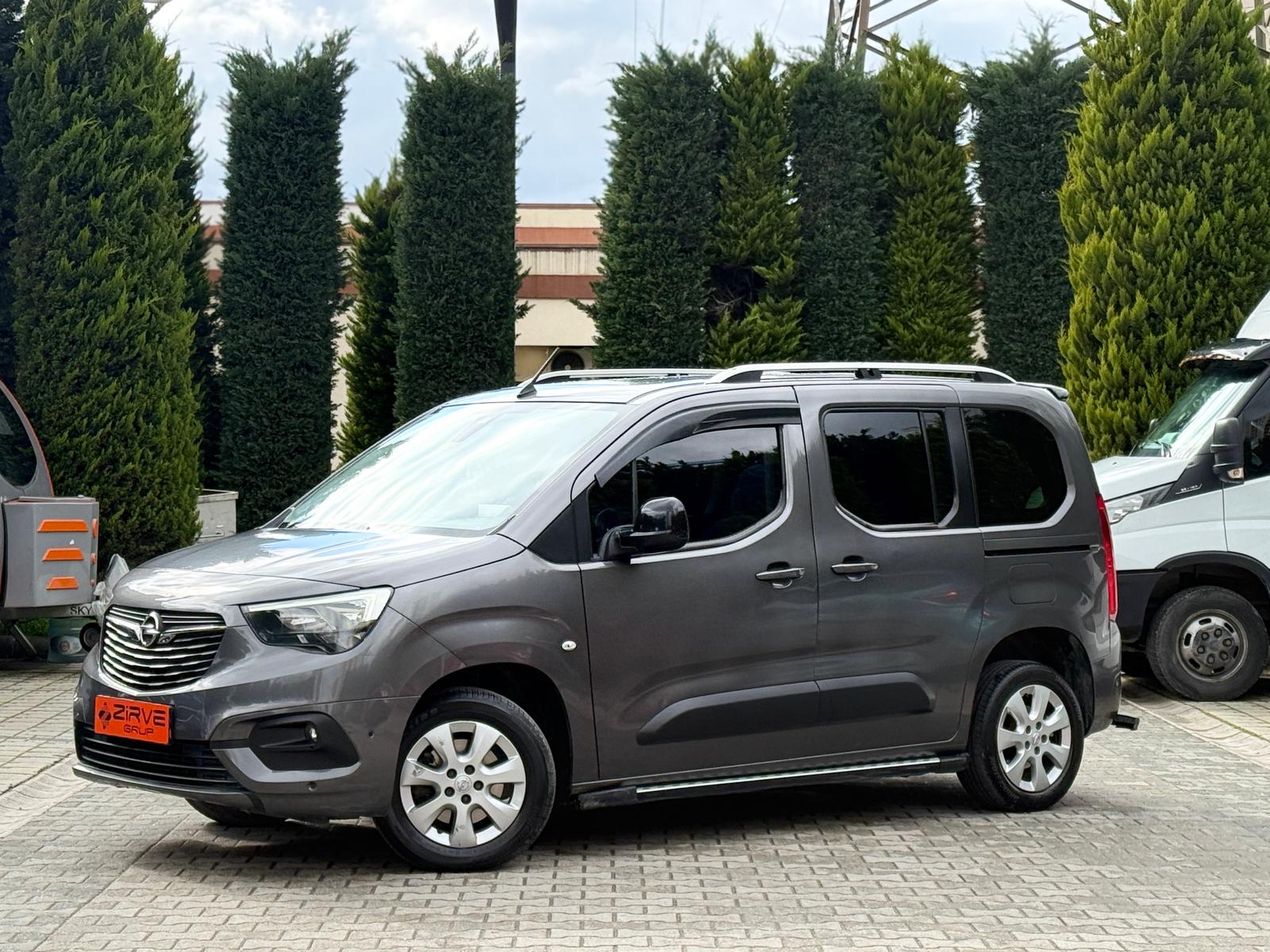 OPEL COMBO 2021 CAM TAVANLI OTOMATİK GIRTLAK DOLUSU DÜŞÜK KM DİZEL HATASIZ BOYASIZ