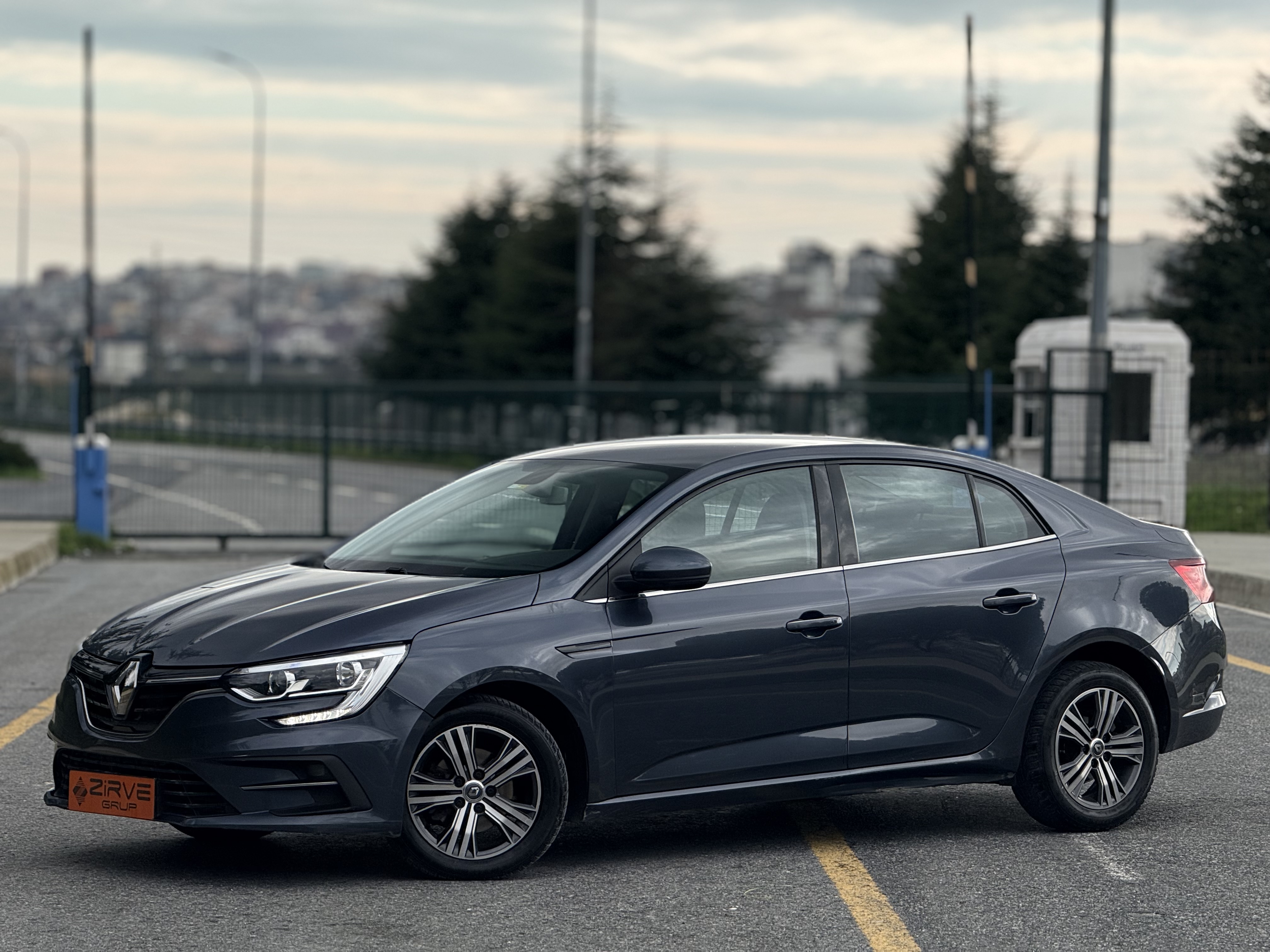 RENAULT MEGANE 2022 EN DOLUSU 1.3TCE -0.99 ORANLARLA-