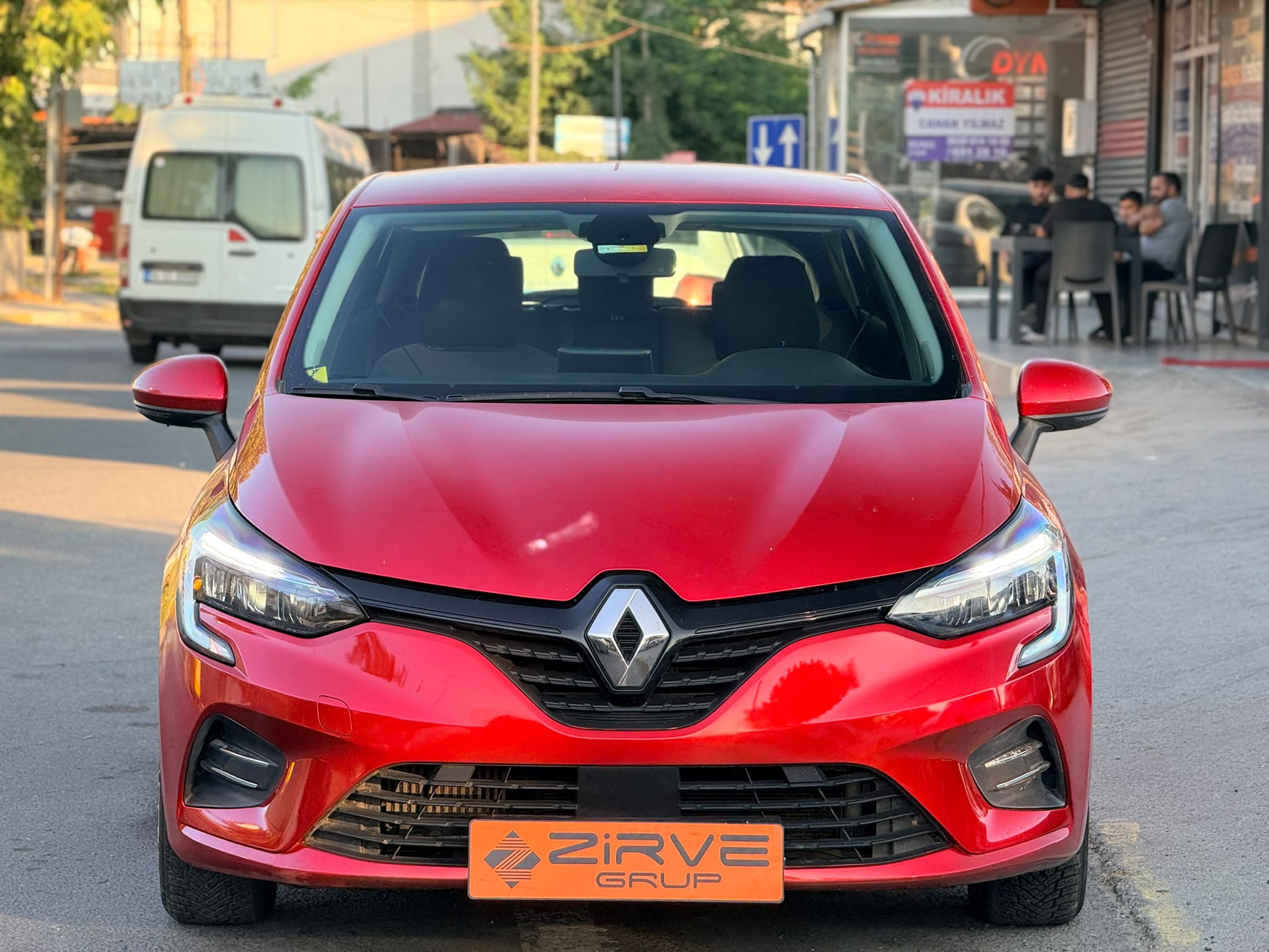 HATASIZ 2022 RENAULT CLİO JOY 1.0 TCE OTOMATİK BENZİN -1.99 ORAN 48 AY TAKSİTLE-
